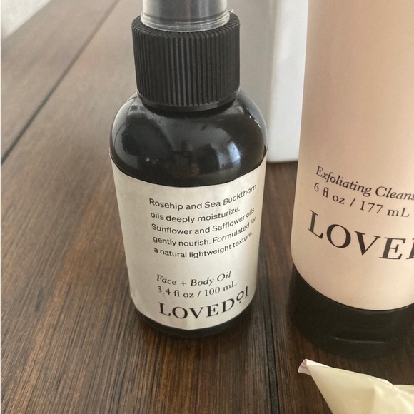 Loved01 4 Pcs Oil & Lotion Set - Picture 5 of 14